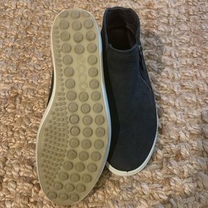 Ecco women’s black sneakers size 10
